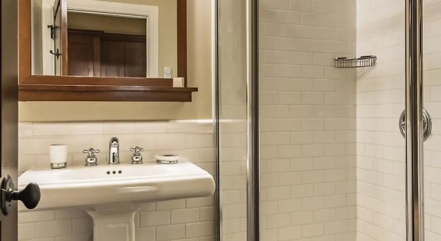 Château Beauvallon BATHROOM