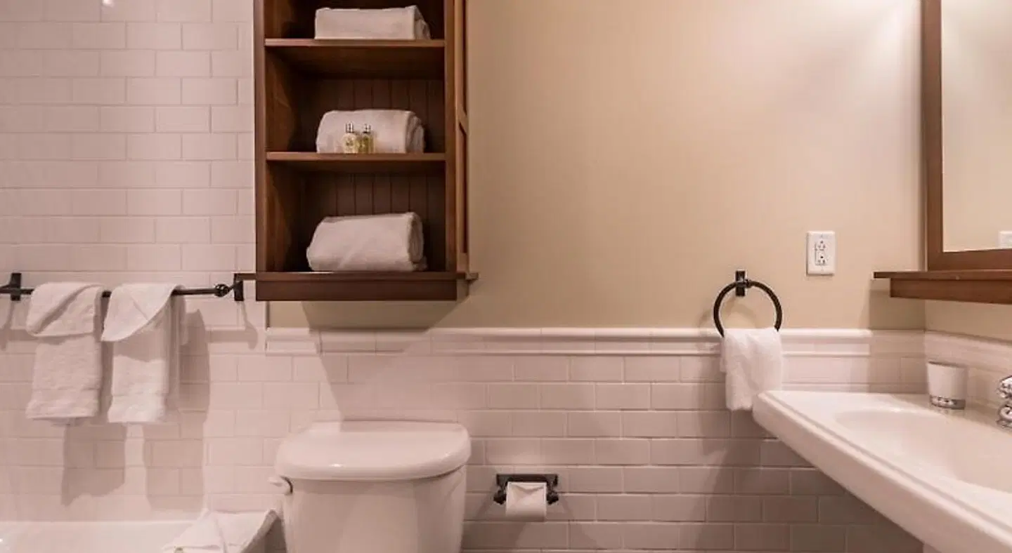 Château Beauvallon BATHROOM