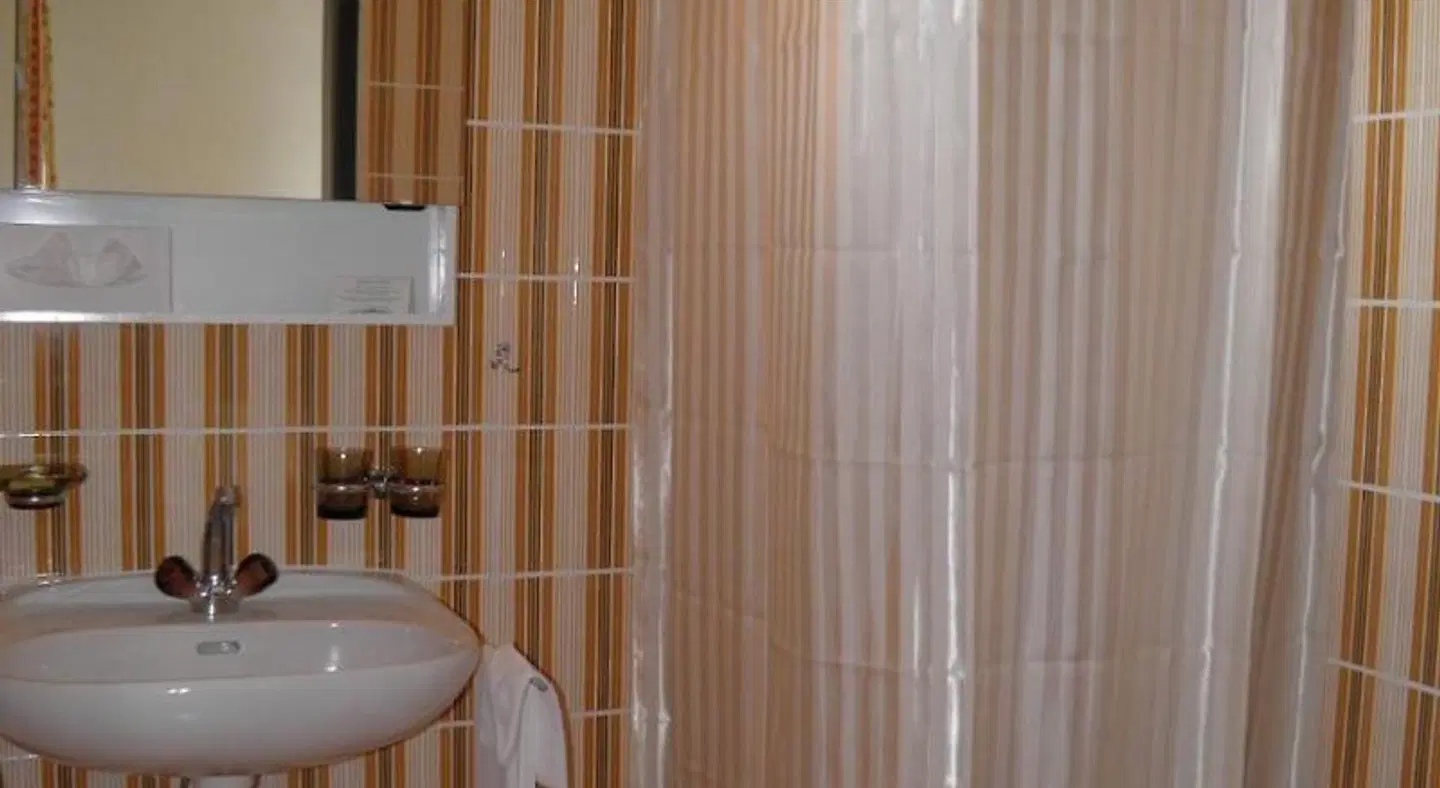 Parkhotel Brenscino Brissago BATHROOM