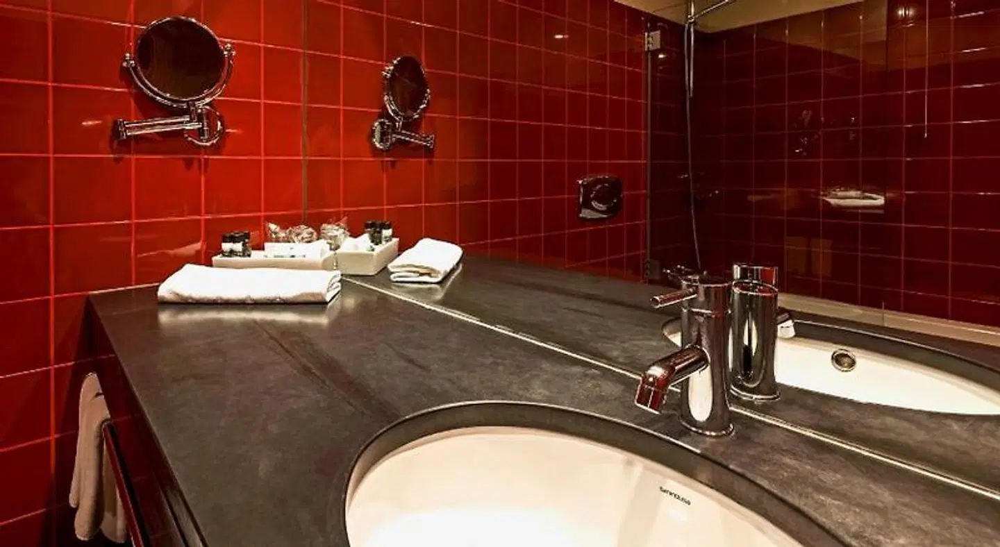 Douro Palace Hotel Resort & SPA BATHROOM