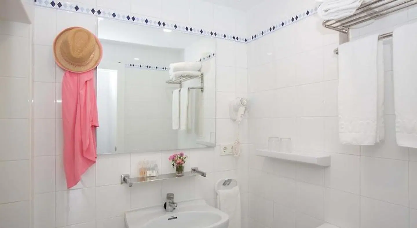 Gavimar Ariel Chico BATHROOM