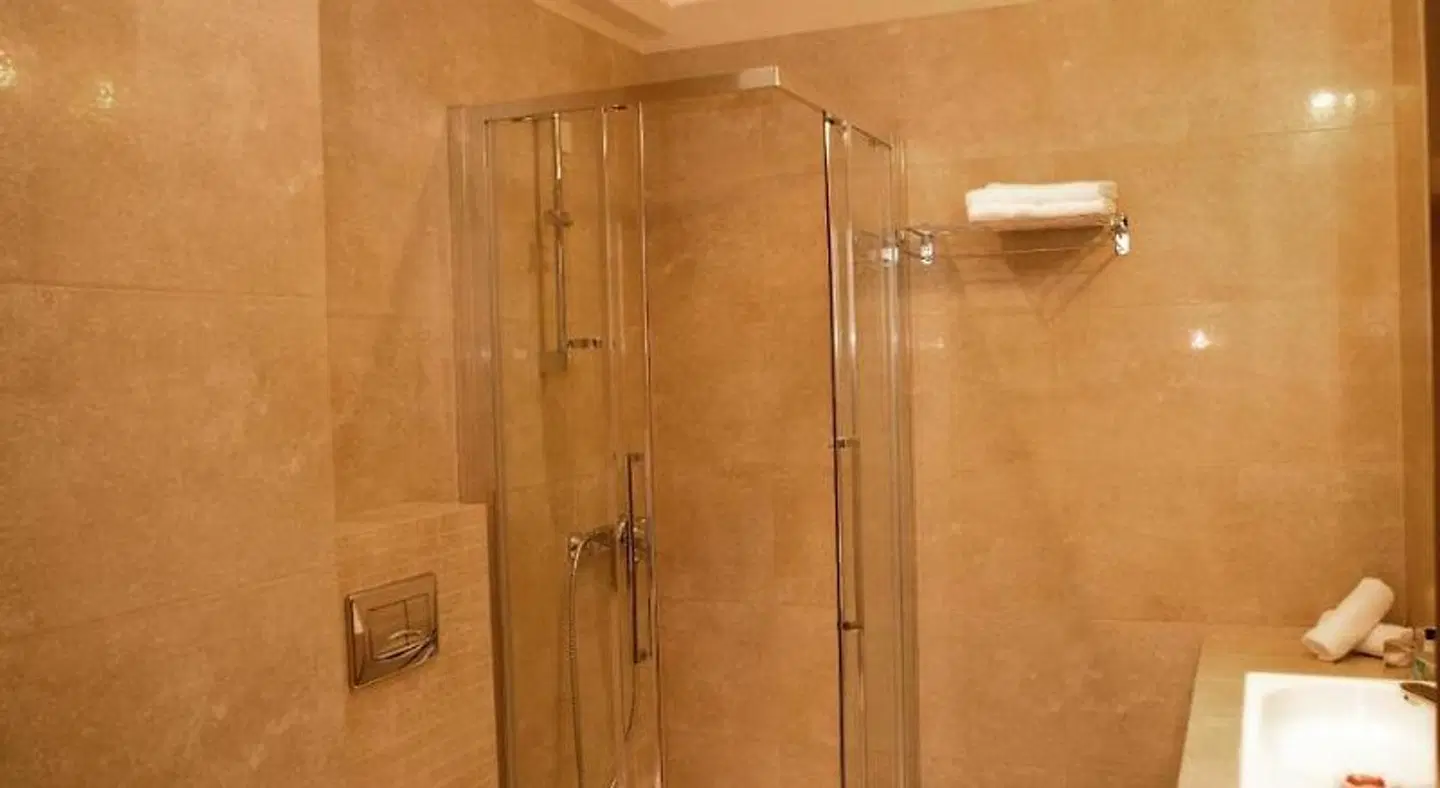 Enastron View Hotel BATHROOM