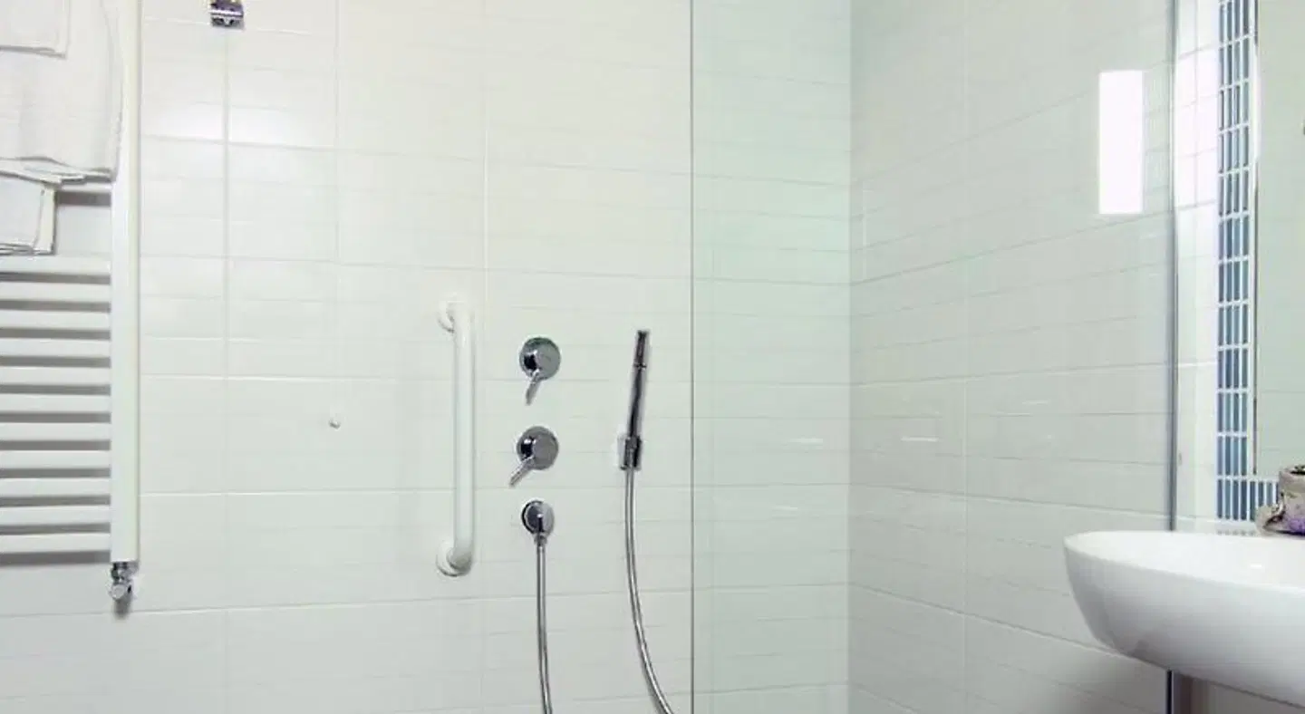 Albergo Al Viale BATHROOM