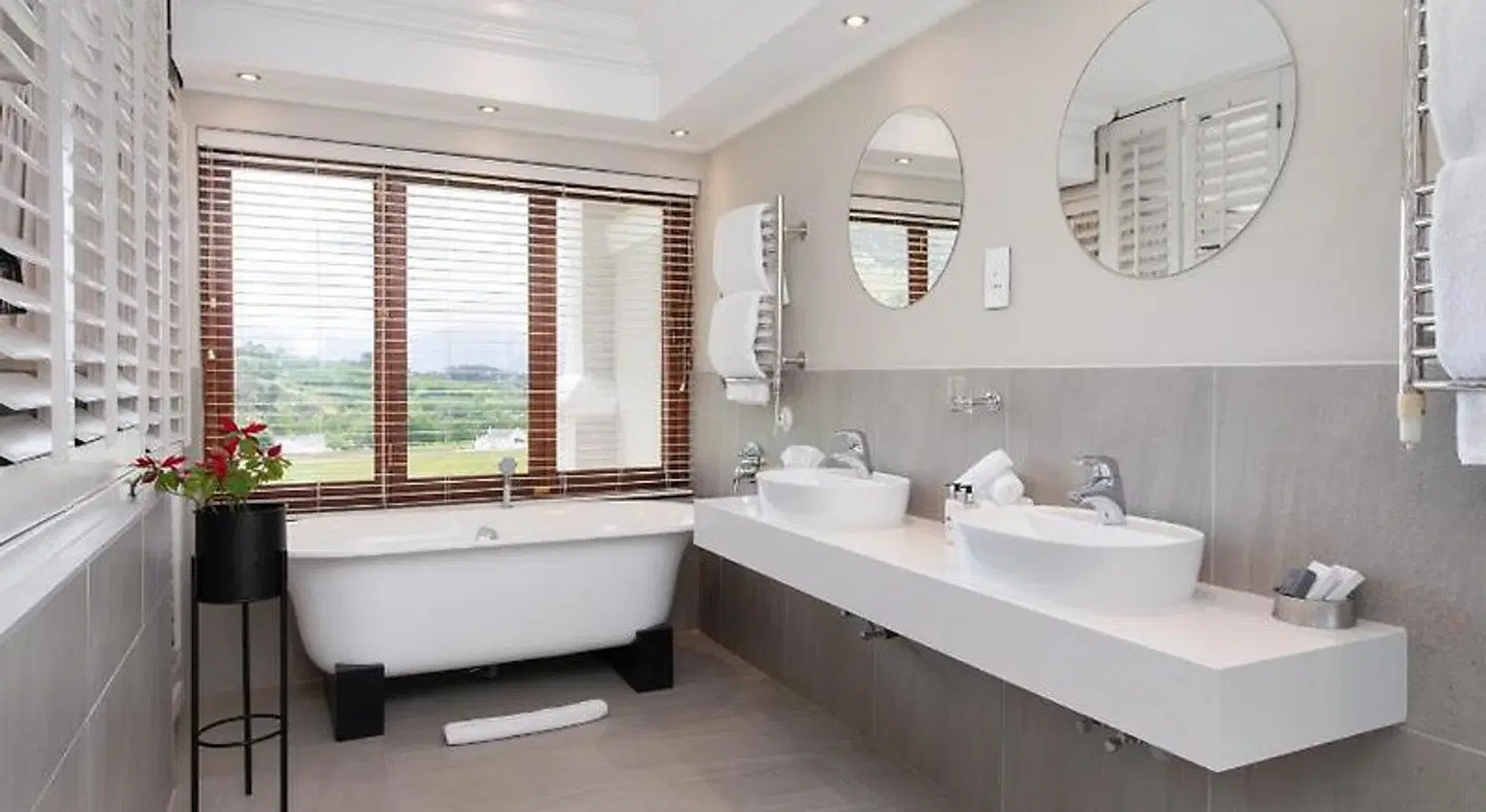 Banhoek Lodge BATHROOM