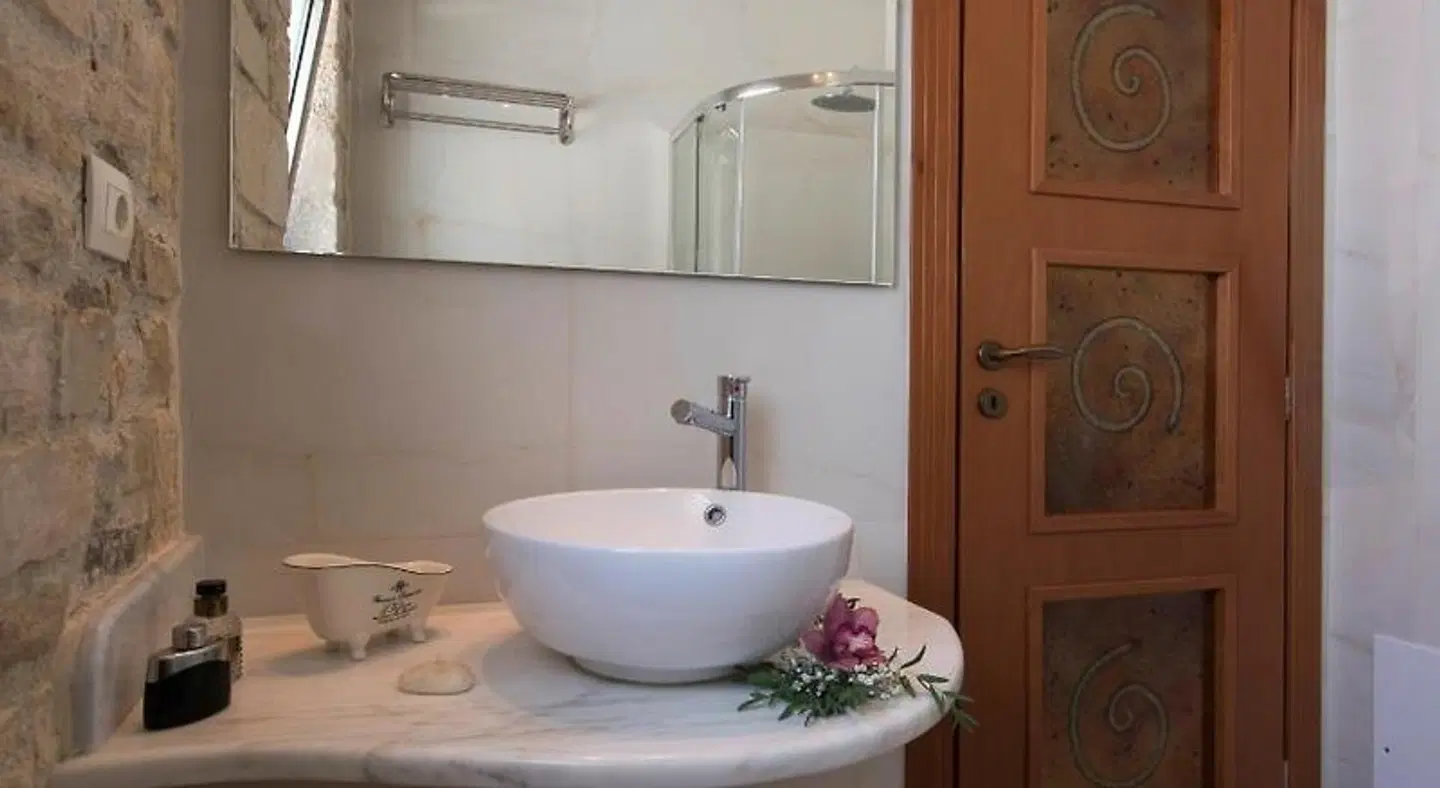 Libyan Mare BATHROOM