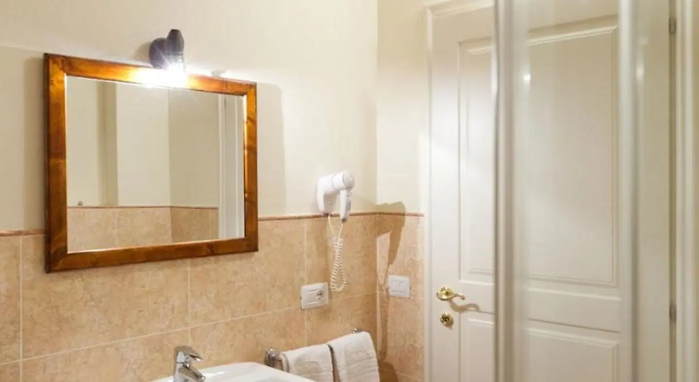 Relais Corte Paradiso BATHROOM