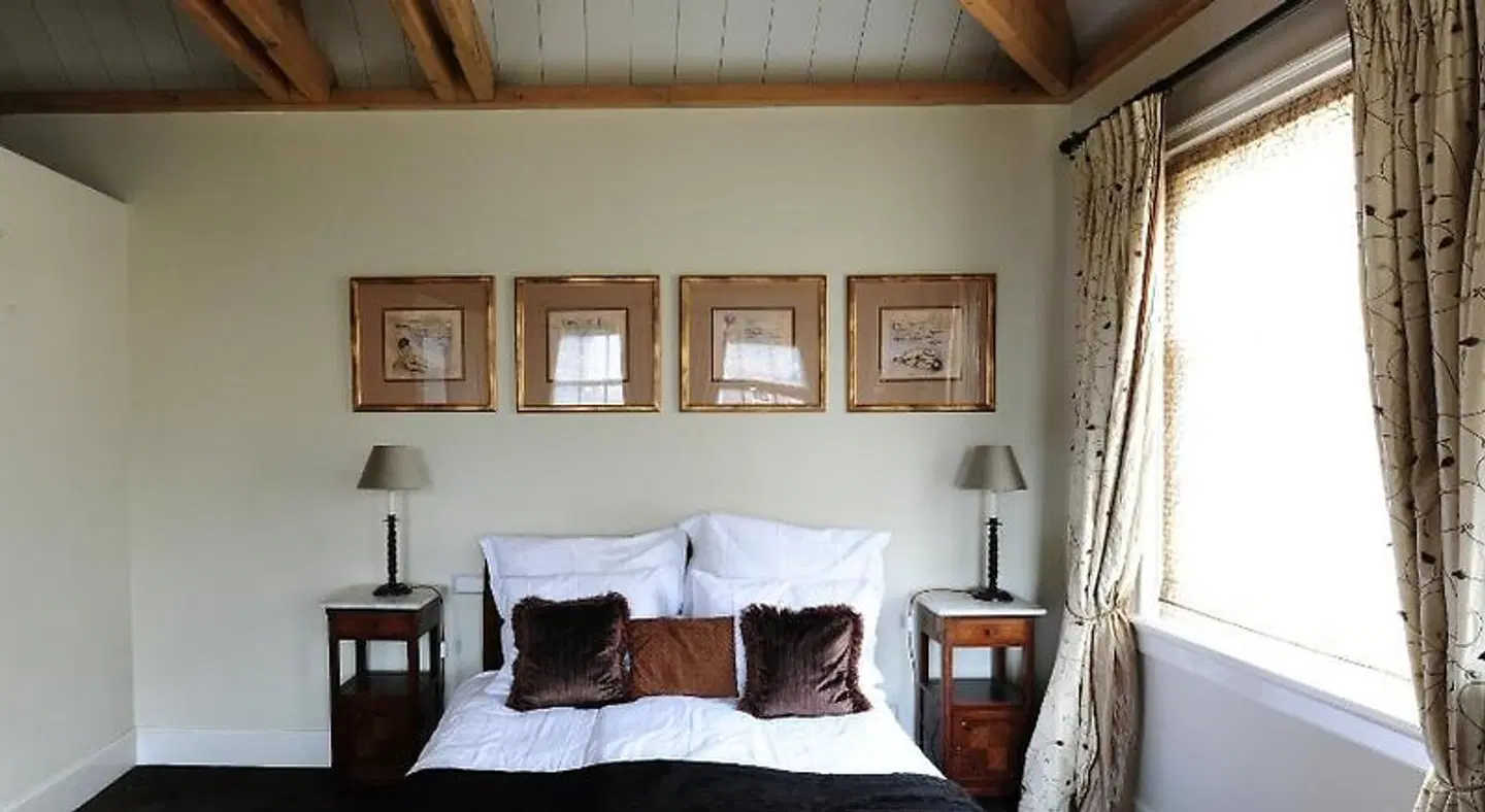 Inn on the Lake ROOM_EXAMPLE