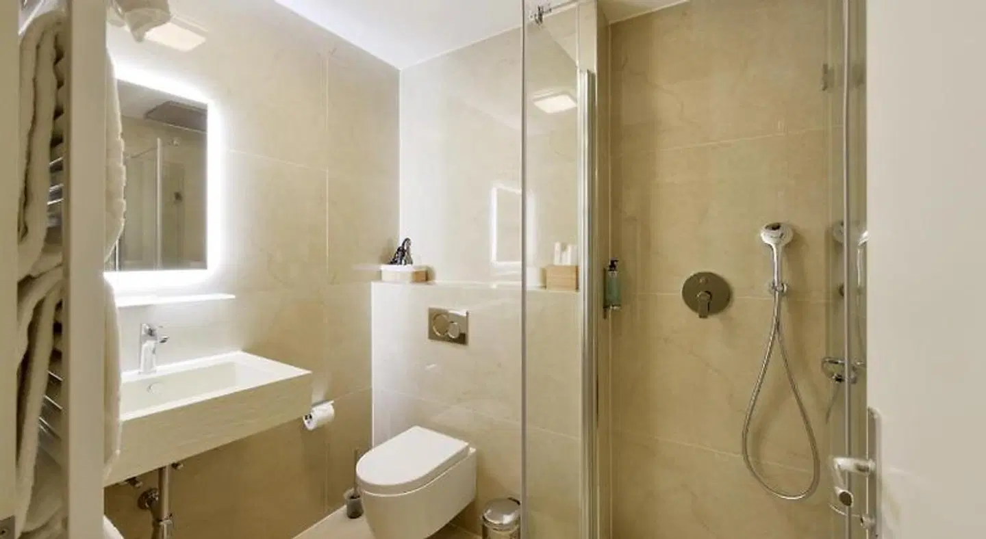 Hotel Rousseau BATHROOM