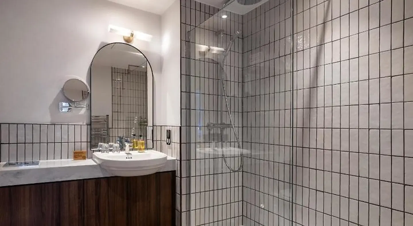 The Chamberlain Hotel, Tower Bridge BATHROOM