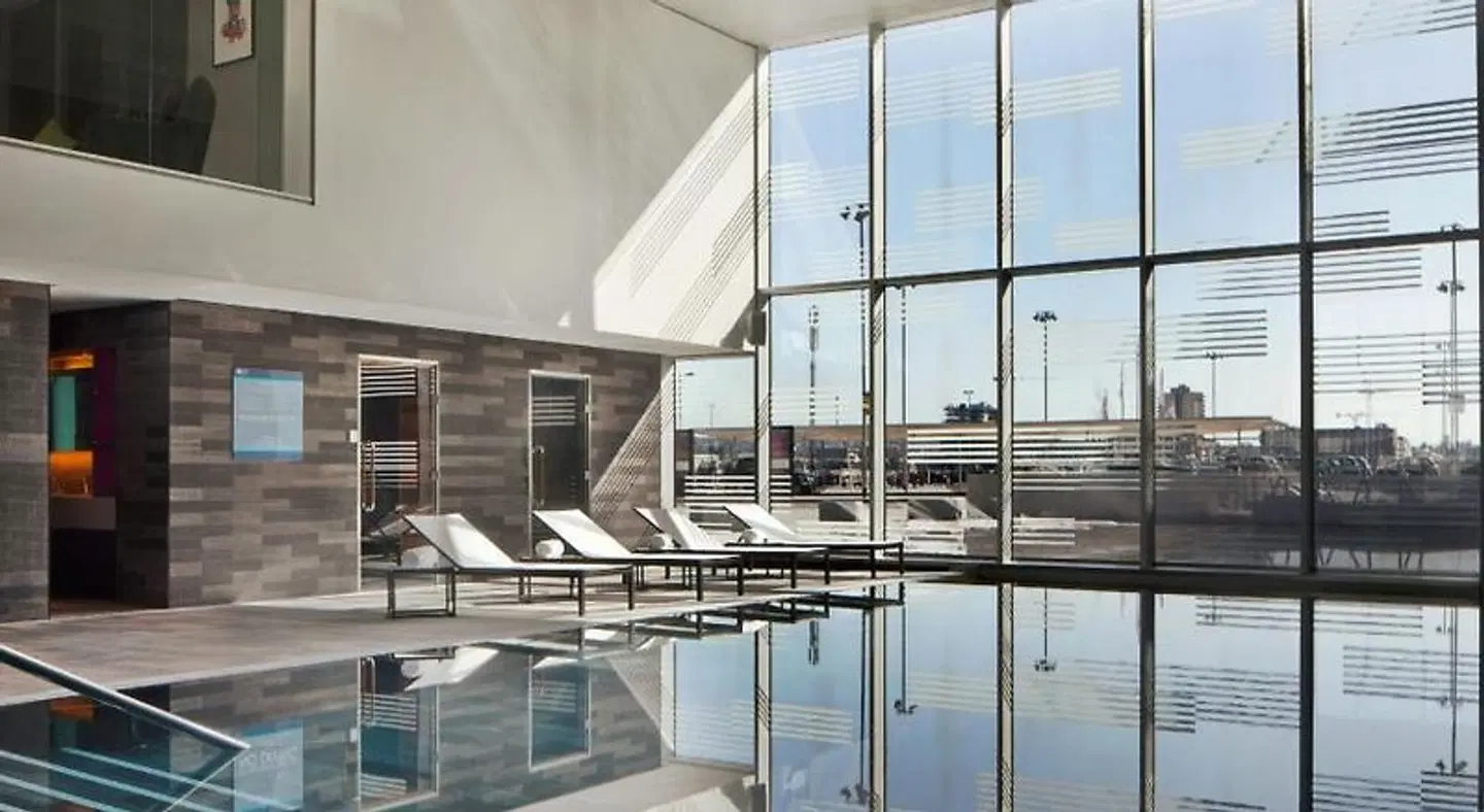 Aloft London Excel INDOOR_POOL