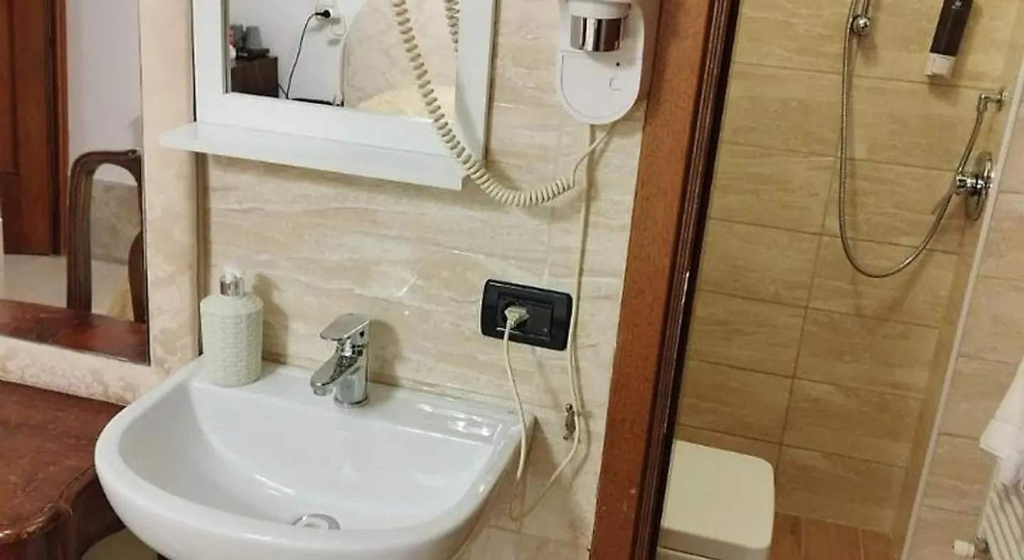 Locanda Acquavita BATHROOM