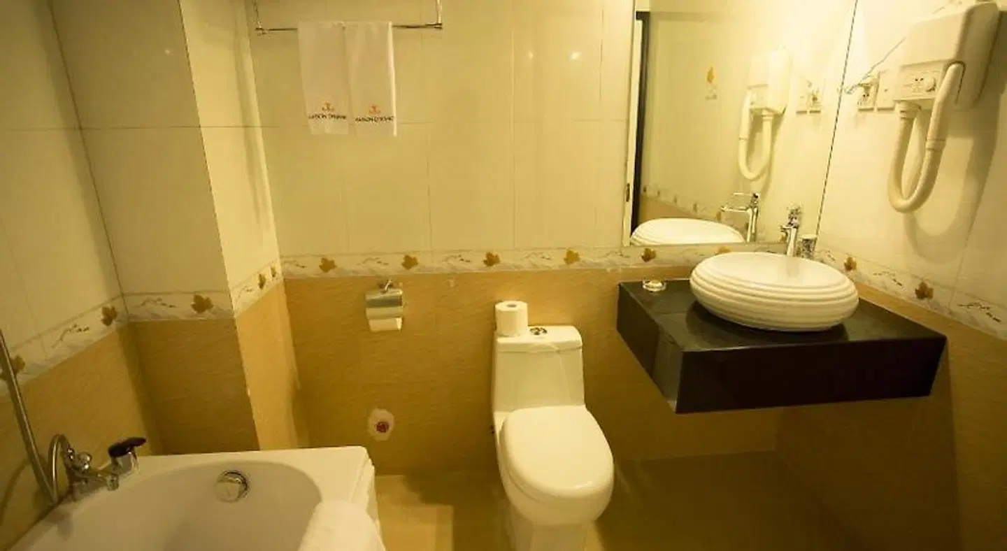 Maison D'Hanoi Boutique Hotel BATHROOM