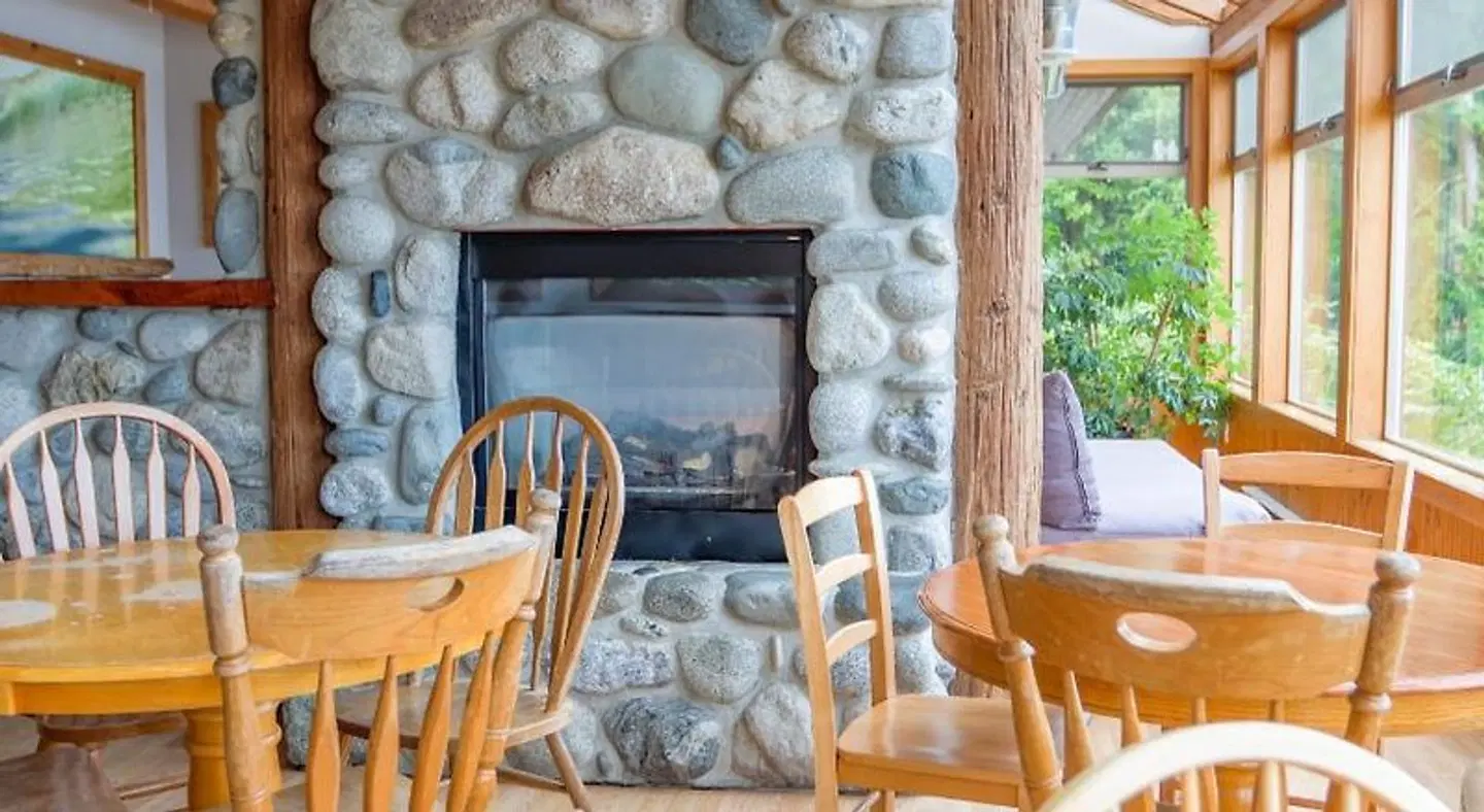 Whalers on the Point Guesthouse HI-Tofino RESTAURANT