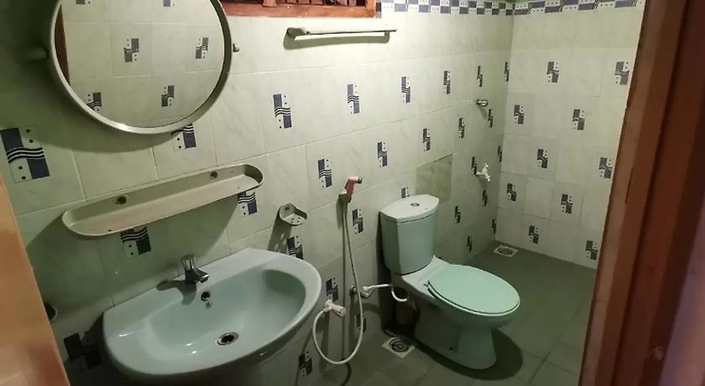 Rajarata Lodge BATHROOM