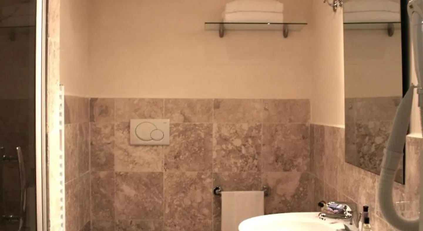 Residenza Porta Guelfa BATHROOM
