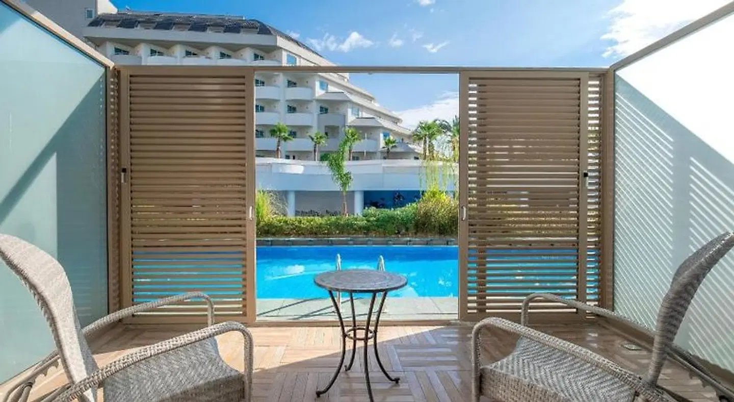 Long Beach Resort & Spa OUTDOOR_POOL