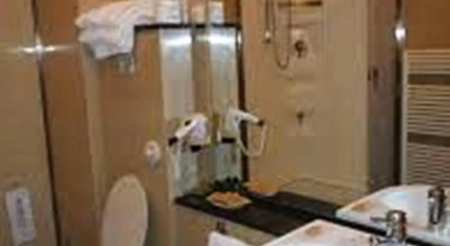 Hotel Daniel BATHROOM