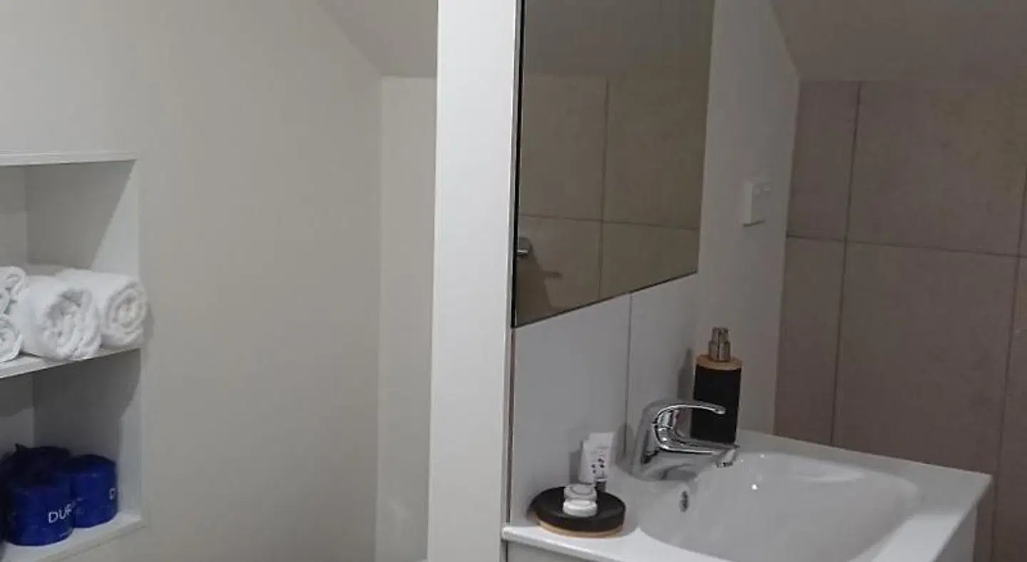The Empire Hotel BATHROOM