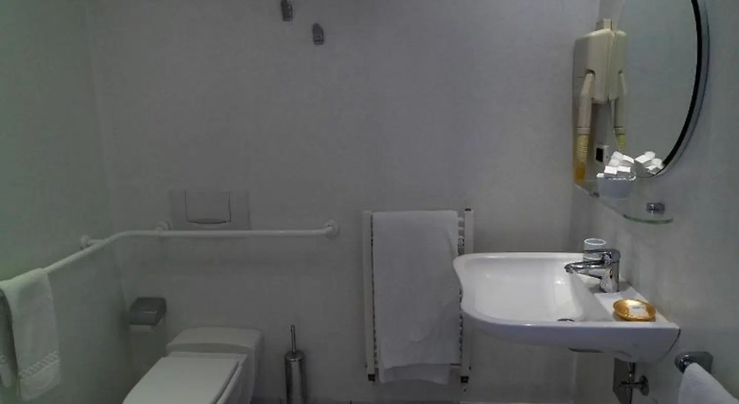 Albergo Del Sole BATHROOM