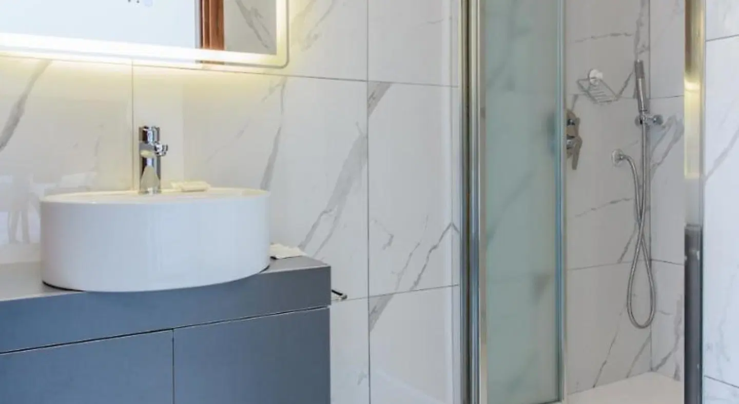 Naro Suites and Rooms BATHROOM