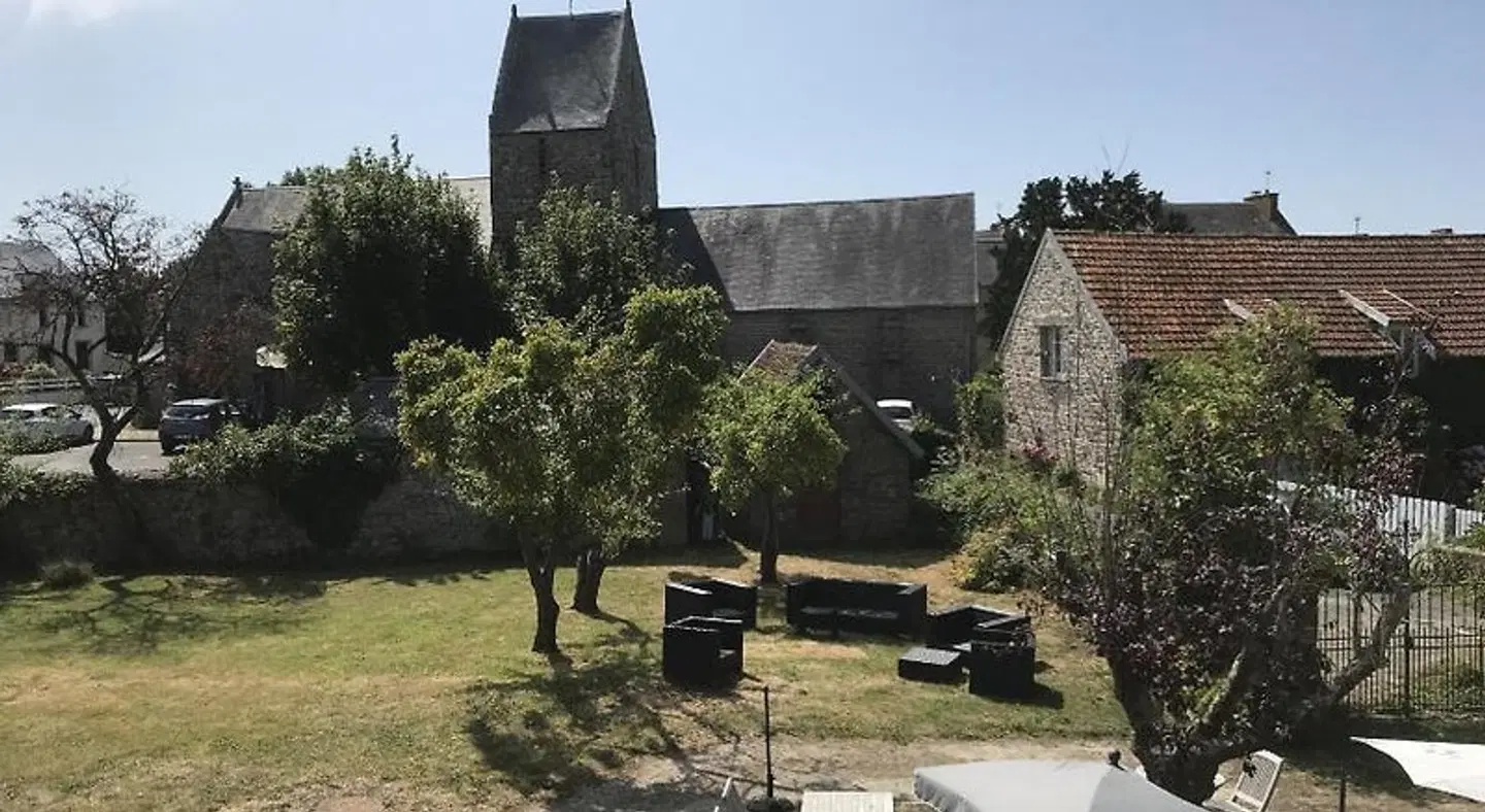Auberge de Carolles EXTERIOR