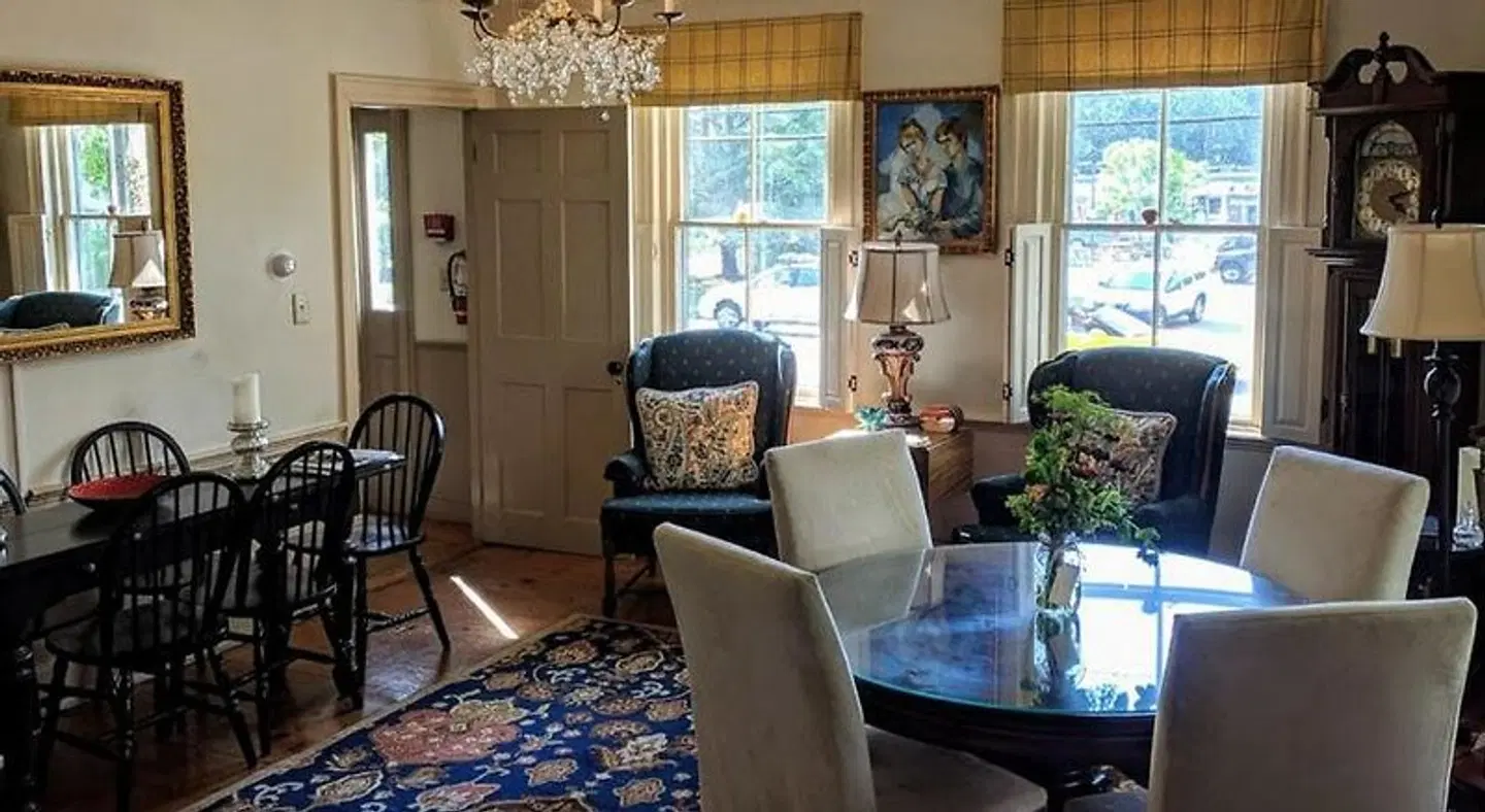 Blackberry Inn ROOM_EXAMPLE