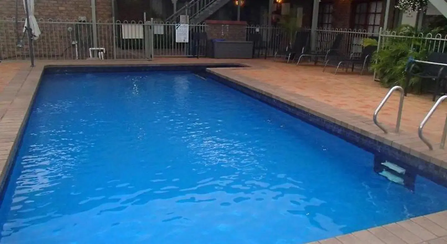 City Colonial Motor Inn OUTDOOR_POOL