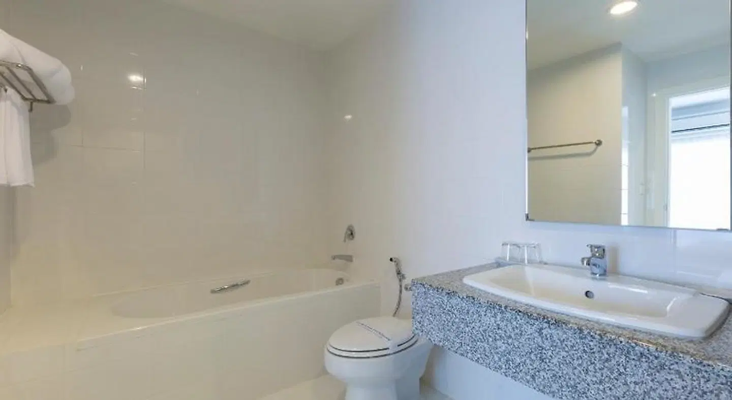Kantary 304 Hotel Prachinburi BATHROOM