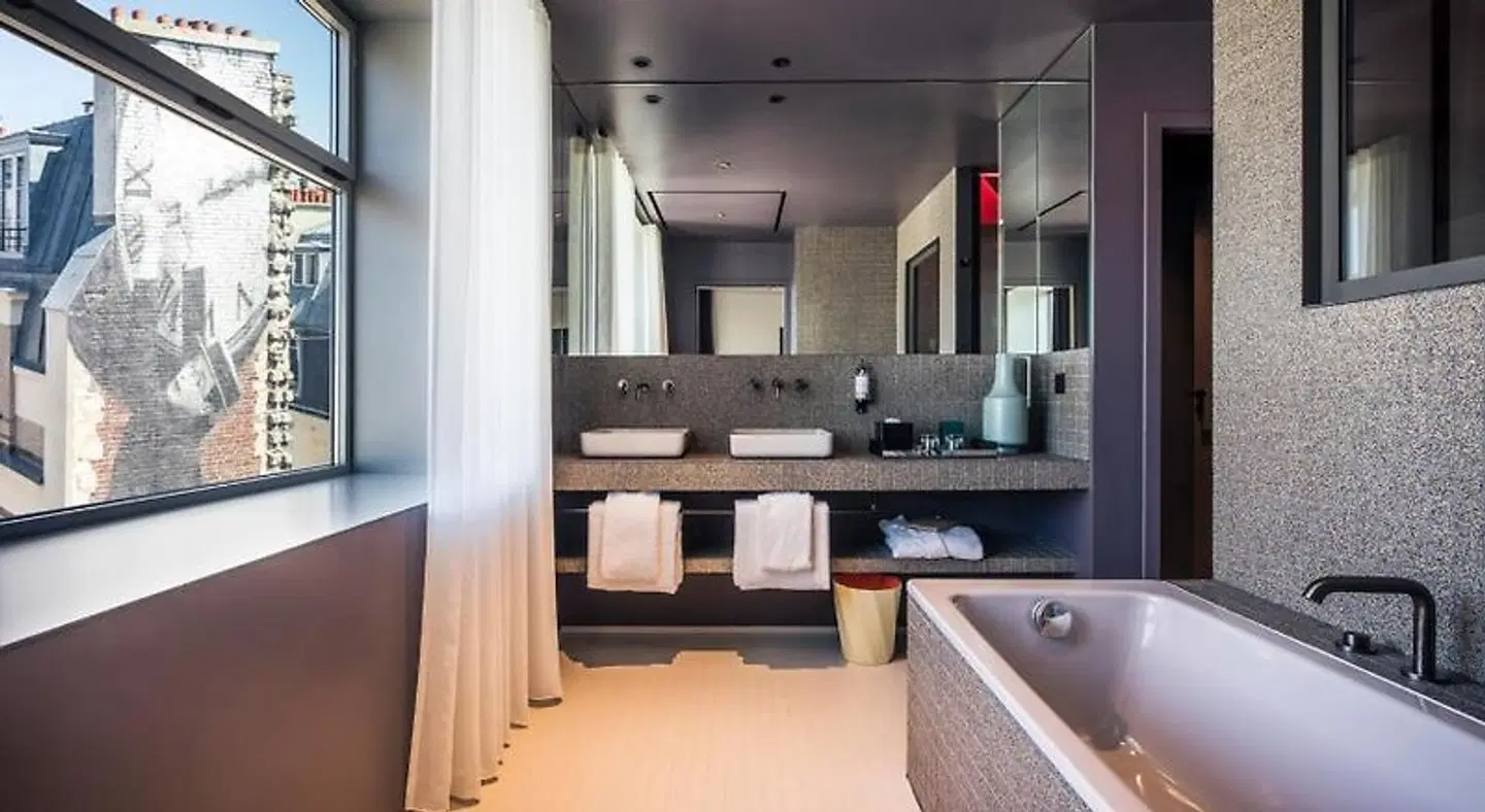 Hotel Paradiso BATHROOM