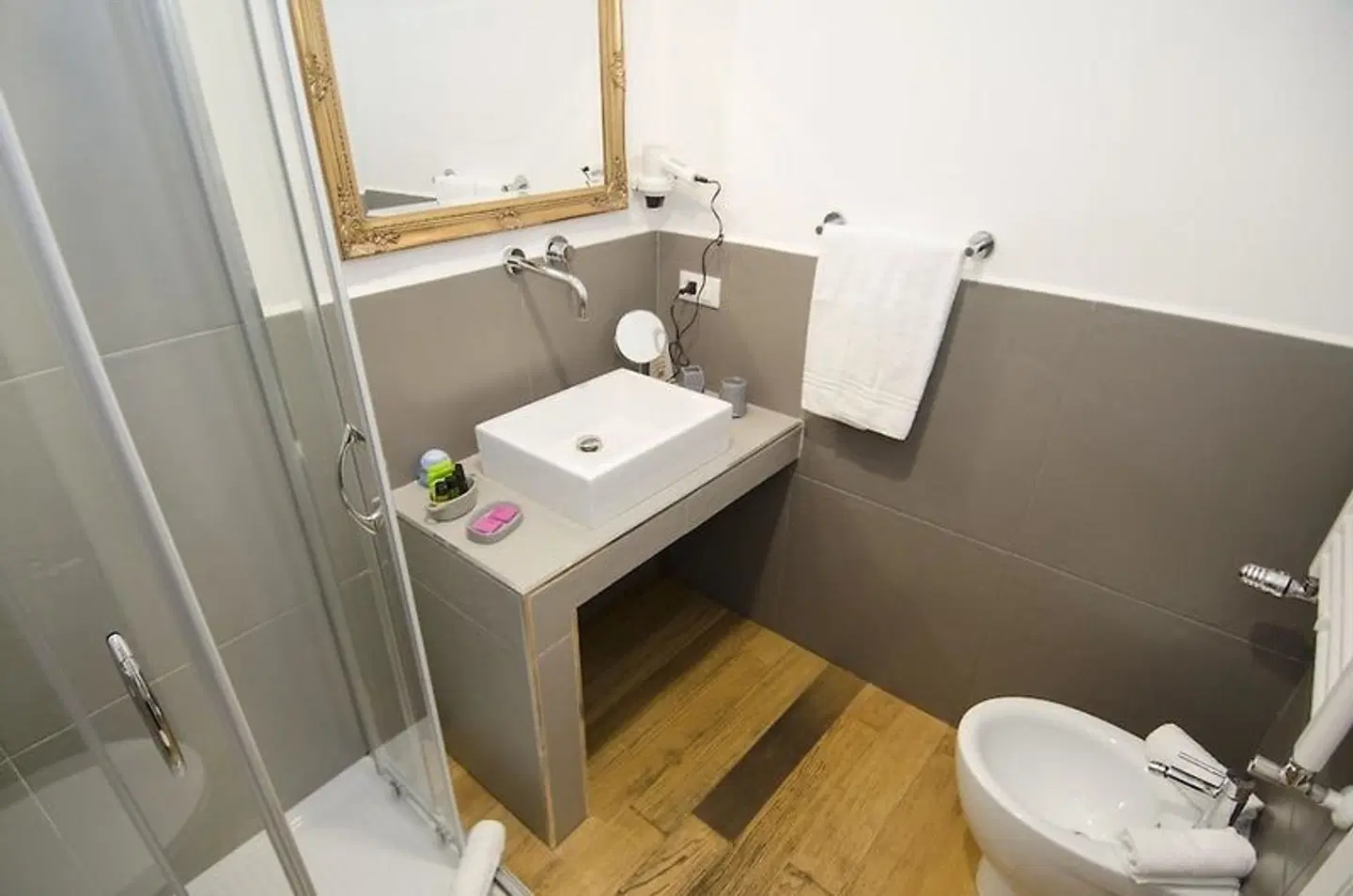 Room Inn Vatican BATHROOM