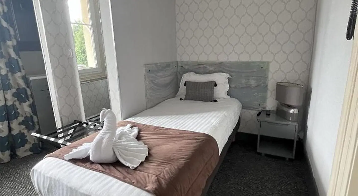 Hôtel L'Univers ROOM_EXAMPLE
