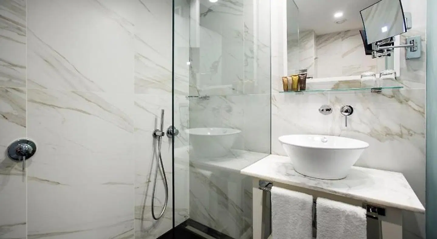 Melody Hotel - an Atlas Boutique Hotel BATHROOM