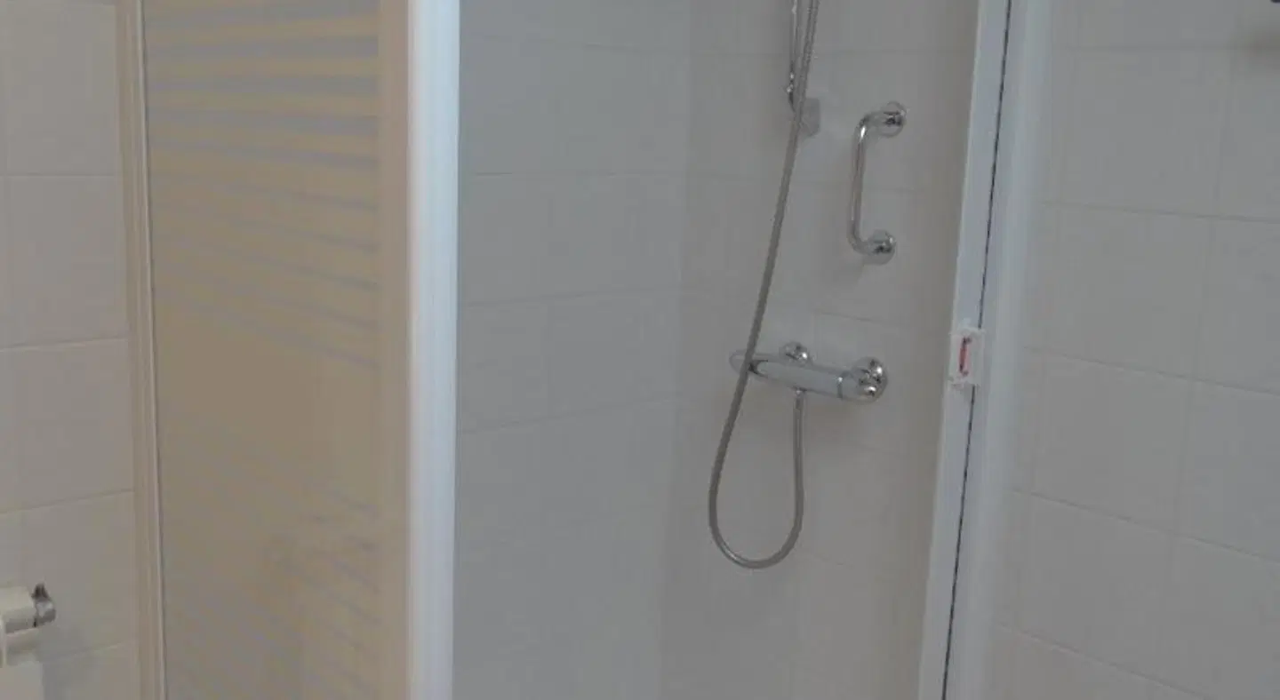 Apartamentos La Cruz de Paderne BATHROOM