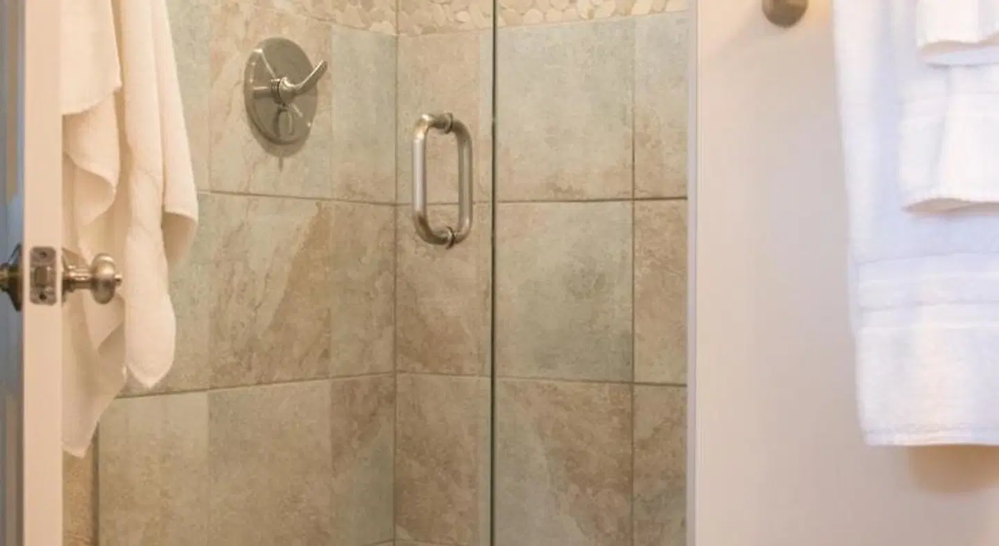 The Dunes on the Waterfront BATHROOM