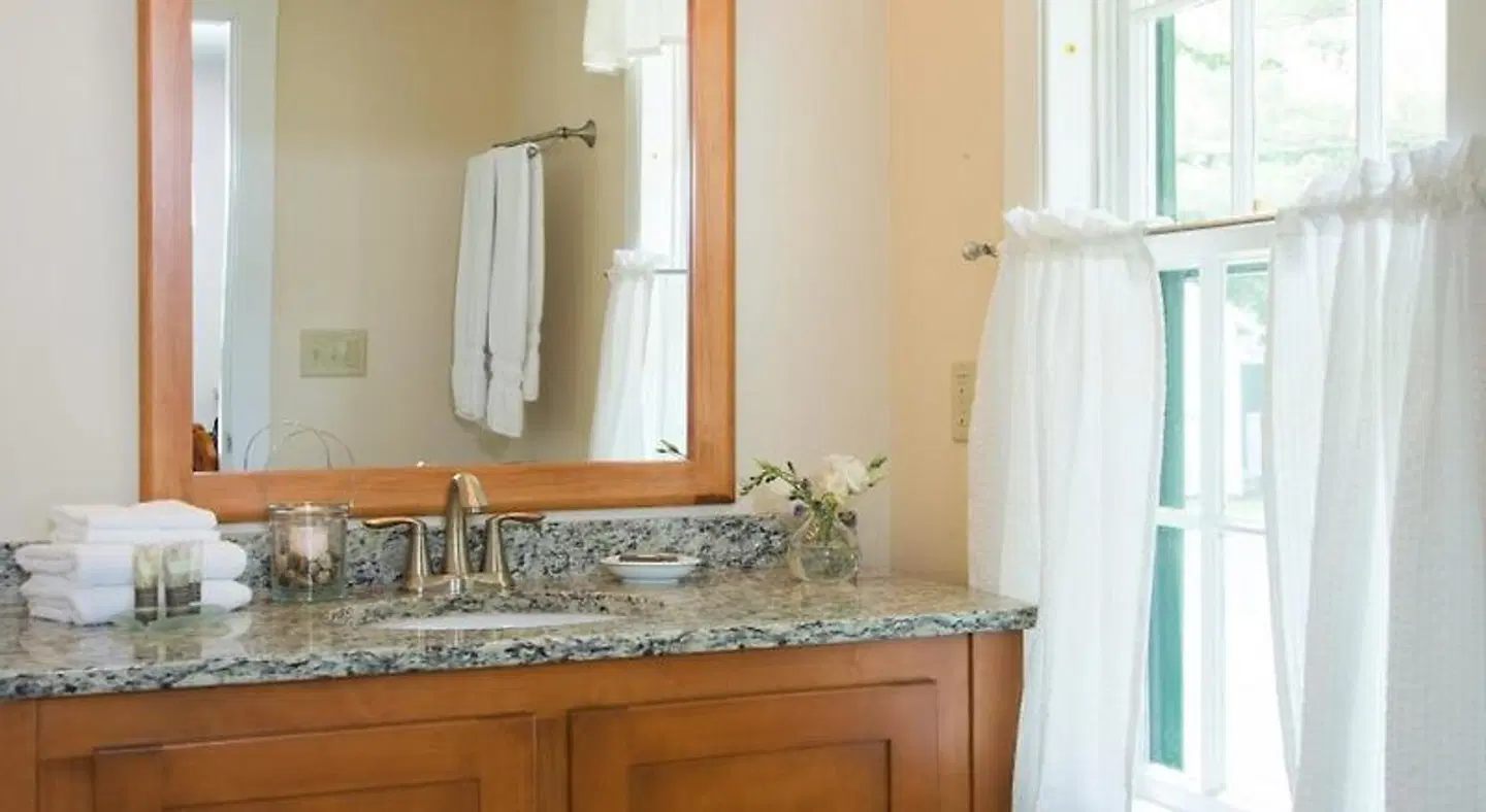 The Dunes on the Waterfront BATHROOM