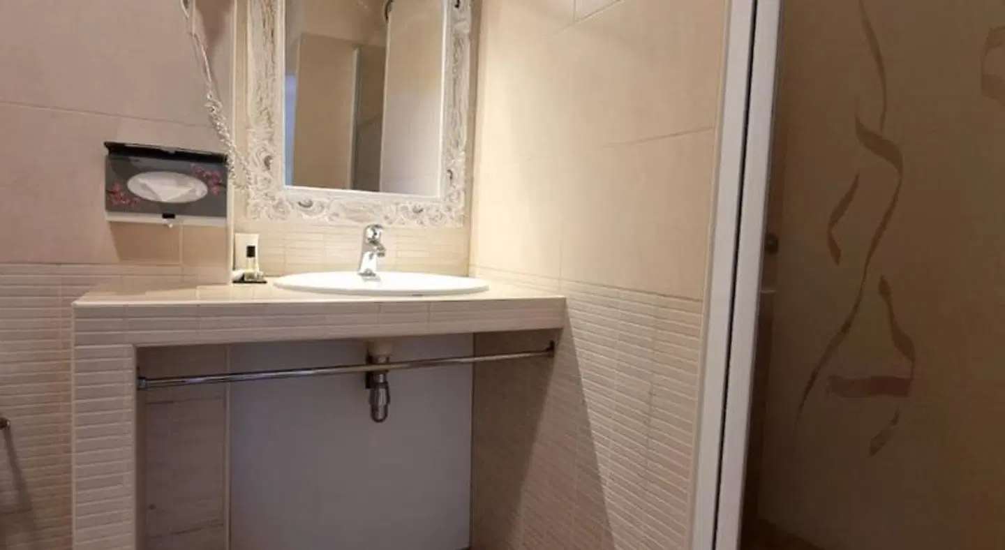 Castillon Des Baux BATHROOM