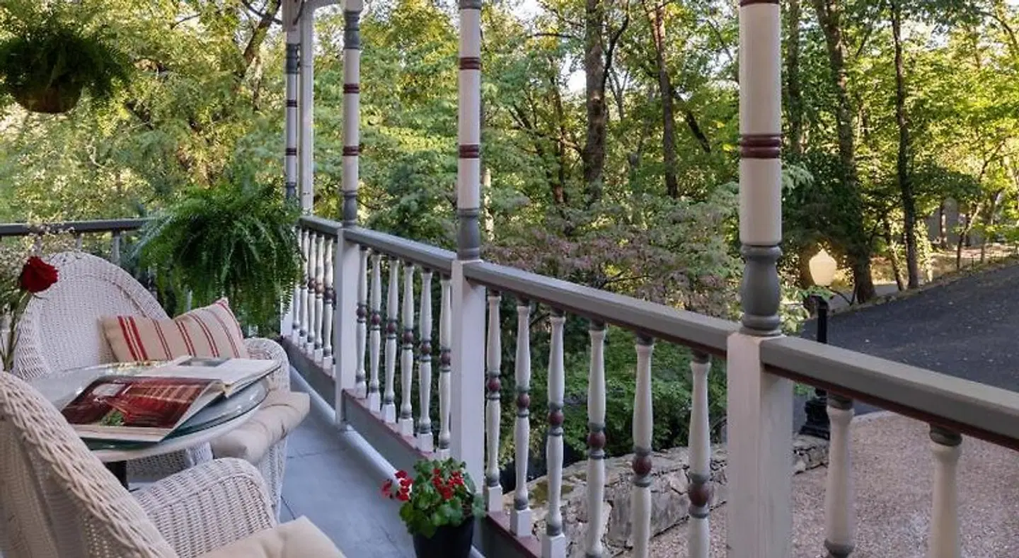 Arsenic and Old Lace Bed & Breakfast Inn TERRACE