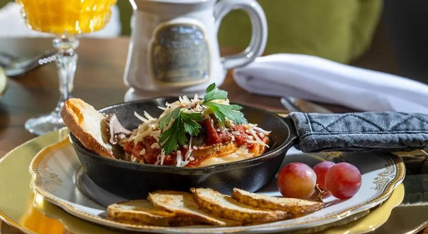 Arsenic and Old Lace Bed & Breakfast Inn RESTAURANT