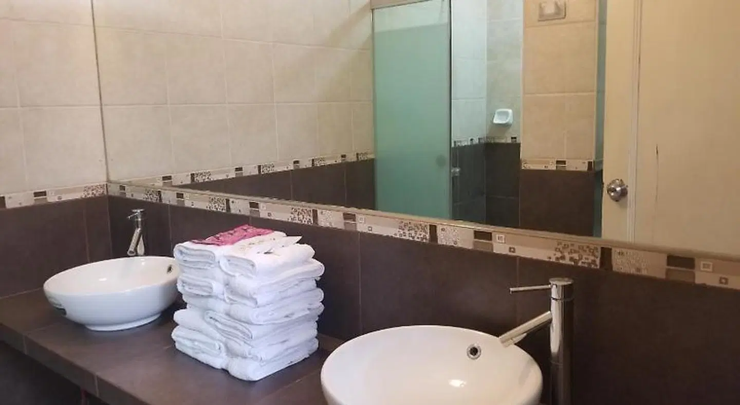 Hotel El Brujo Centro Histórico BATHROOM