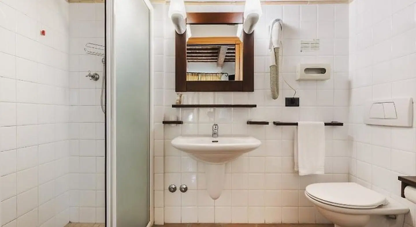 San Claudio BATHROOM