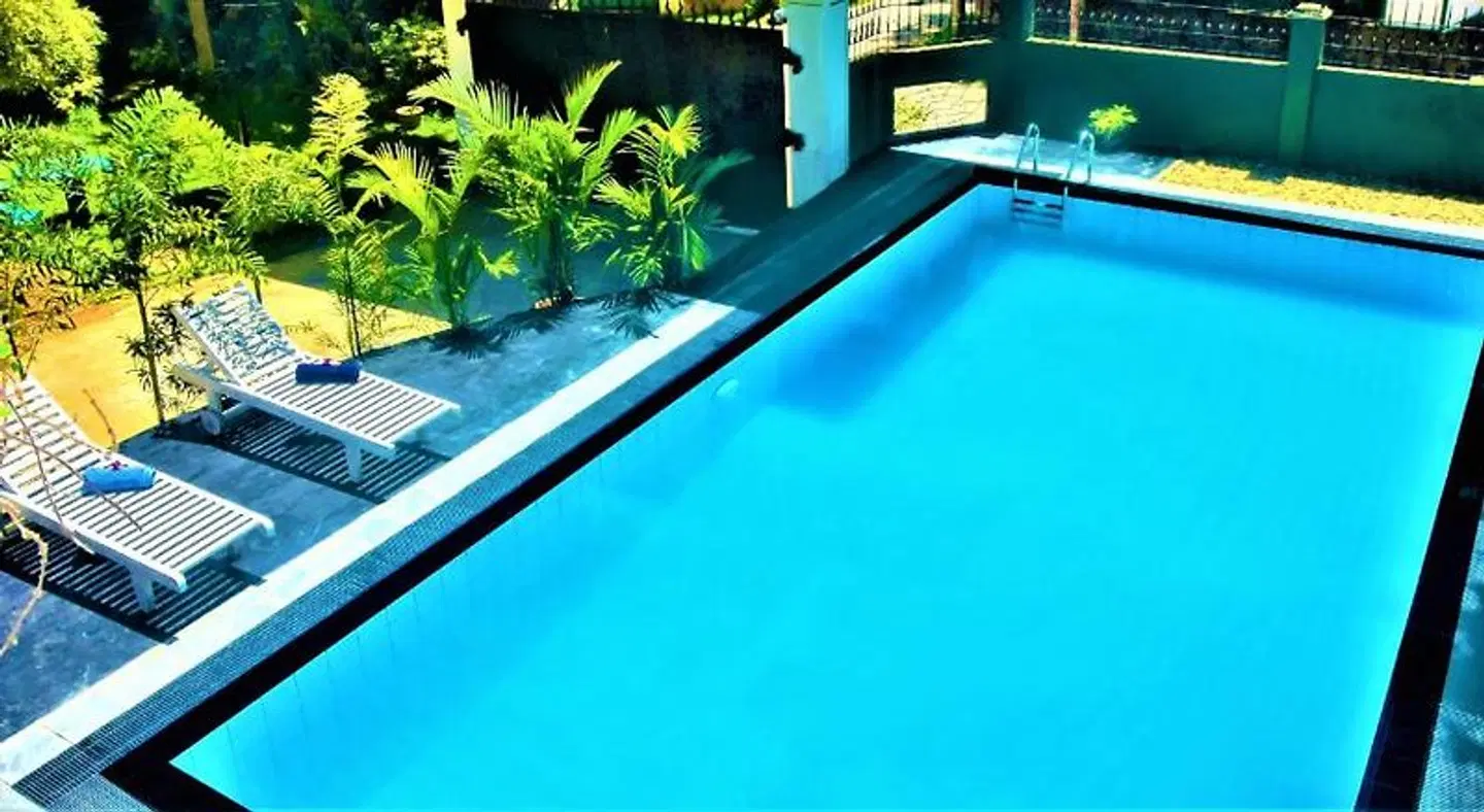 Emel Boutique OUTDOOR_POOL