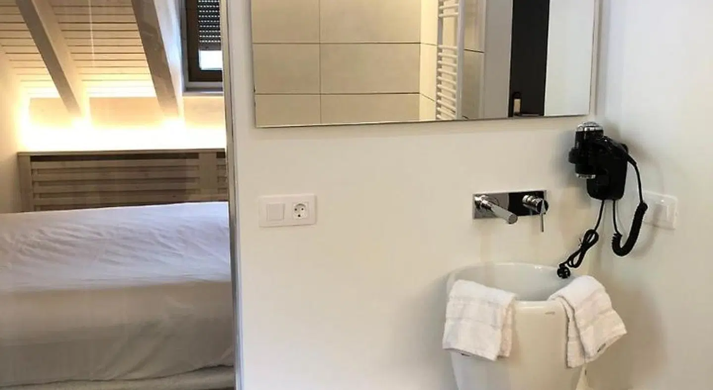 HOTEL MONTE PERDIDO BATHROOM