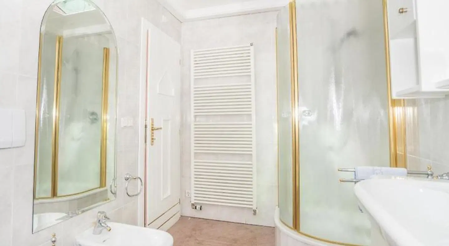 Mineralienhotel Natznerhof BATHROOM