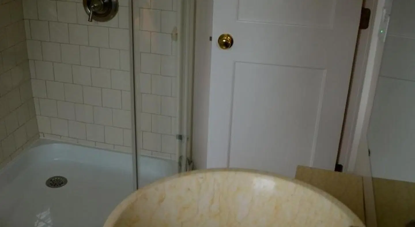 The Victoria Inn Bed & Breakfast and Pavilion ROOM_EXAMPLE