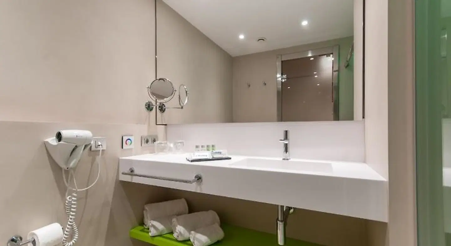 Reding BATHROOM