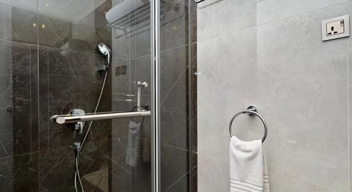 Seasons Park Hotel BATHROOM