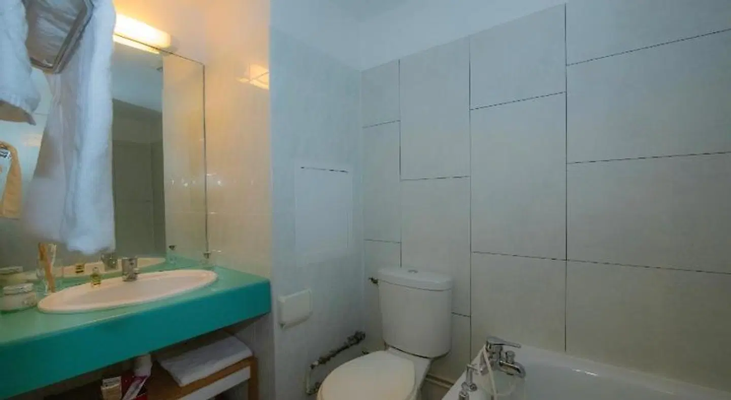 Residence Capfun Couleurs Soleil, Oz en Oisans BATHROOM