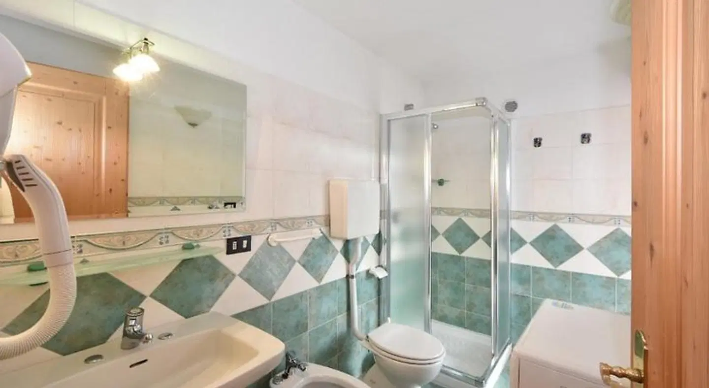 Villa Mirabell BATHROOM