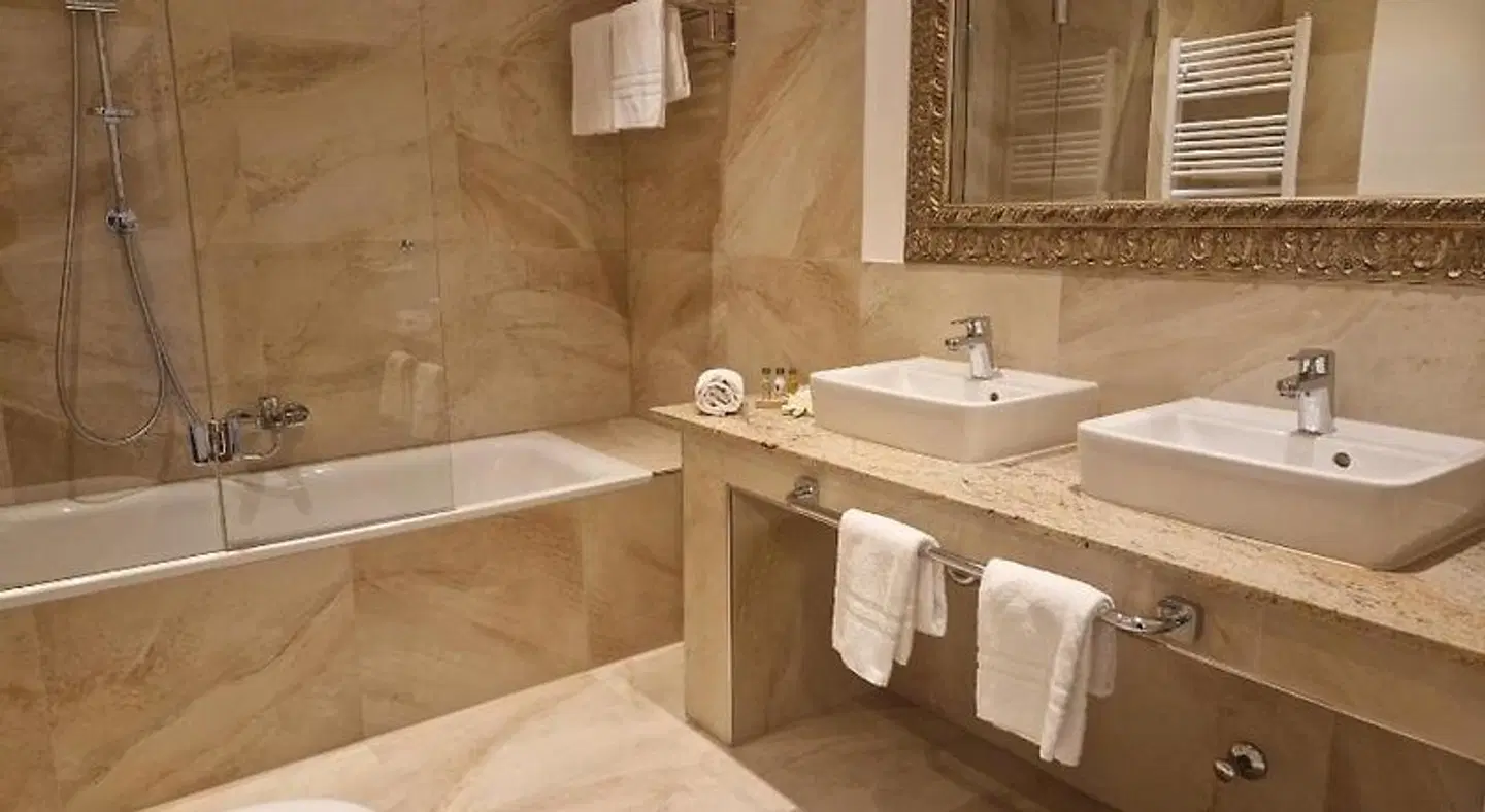 Hotel Royal Julich BATHROOM