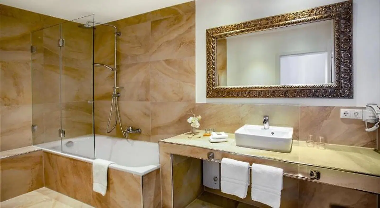 Hotel Royal Julich BATHROOM